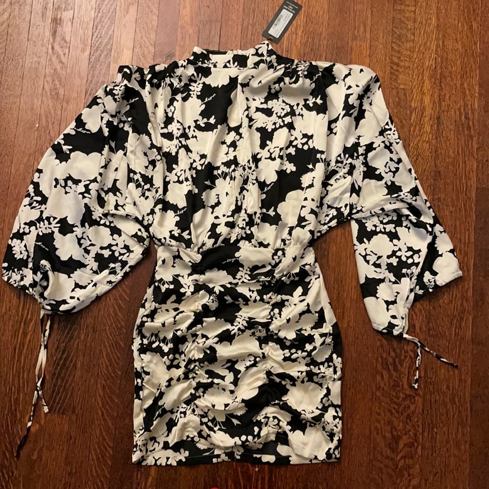 NWT I Saw It First Ruched Bodycon Dress